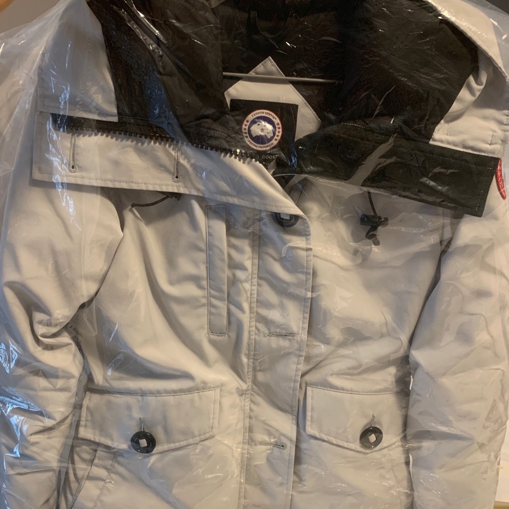 Women’s XS Canada Goose